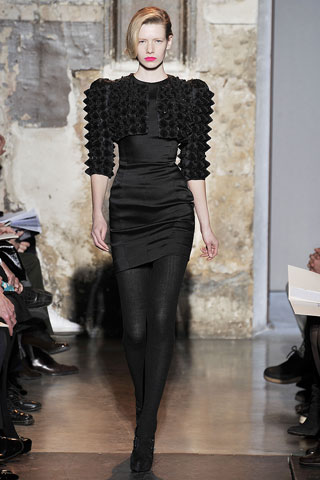 Vestido corto negro bolero pliegues Antonio Berardi
